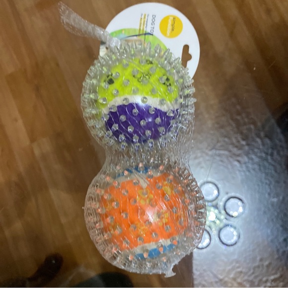 - Brand New Set Of 2 Spiking Ball For Dog. - Picture 2 of 8